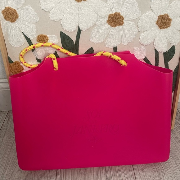 Sol de Janeiro exclusive Rio radiance tote shocking pink - Picture 3 of 6